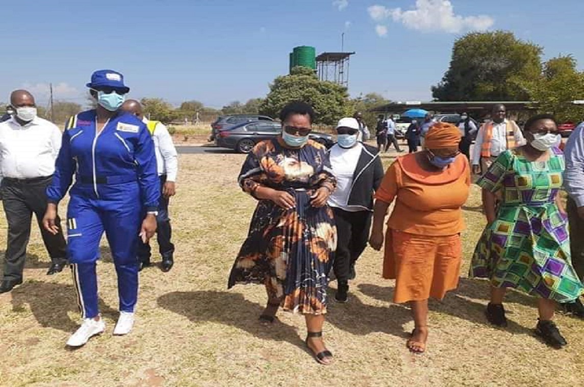 MEC Thandi Moraka also joined the launch of Covid19 Mass Household Screening led by Limpopo Premier Stanley Chupu Mathabatha, recently, at Marapong Township in Lephalale. Thousands of Health Workers have been dispatched throughout the Province to embark on a door to door Mass Screening in various Communities as a measure to curb the spread of Covid19 in the Province.